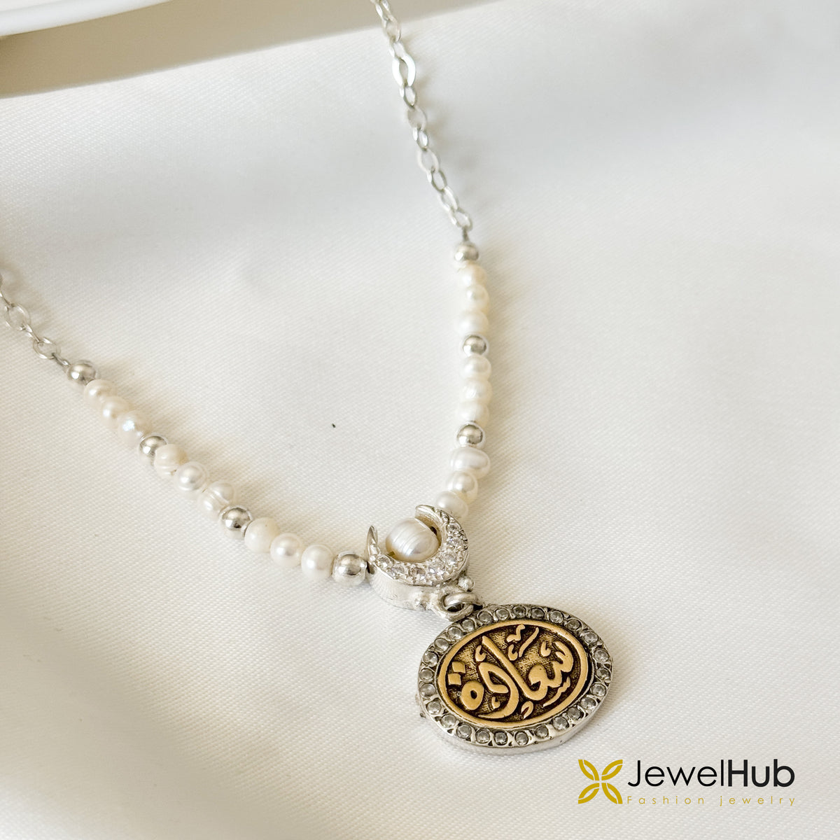 سعادة   Pearl necklace