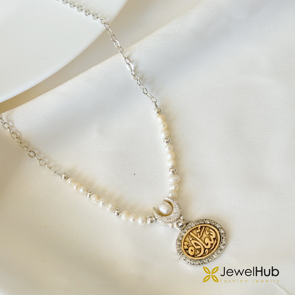 سعادة   Pearl necklace