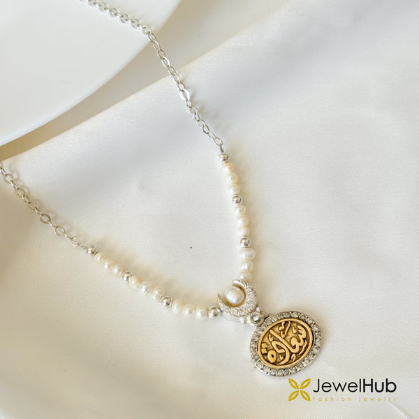 سعادة   Pearl necklace