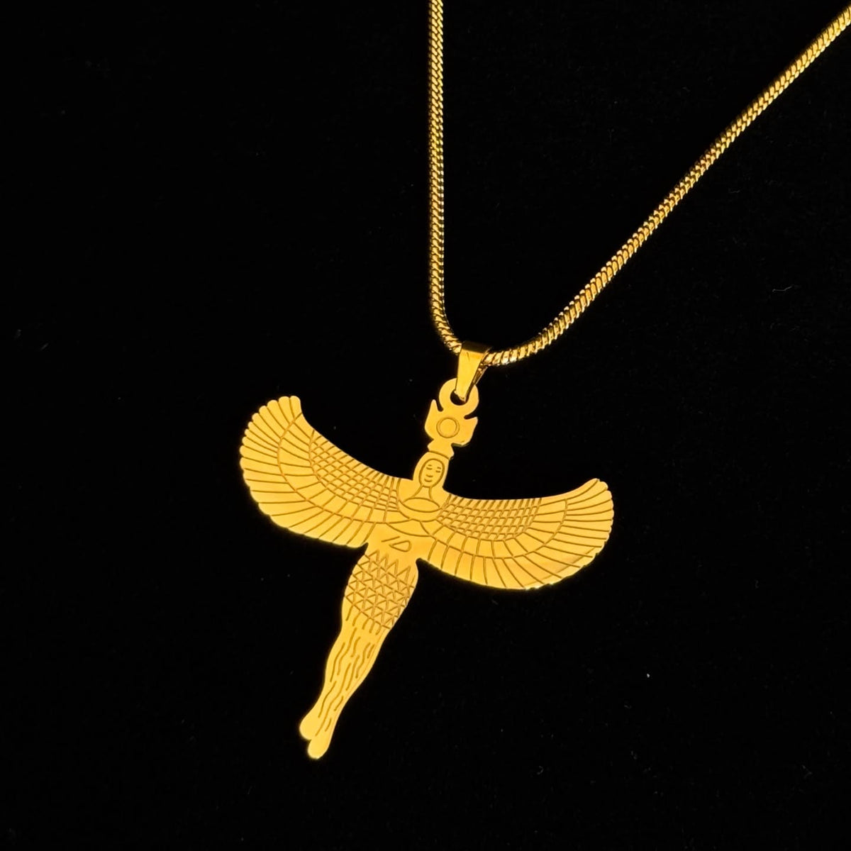 قلادة الآلهة المصرية إيزيس