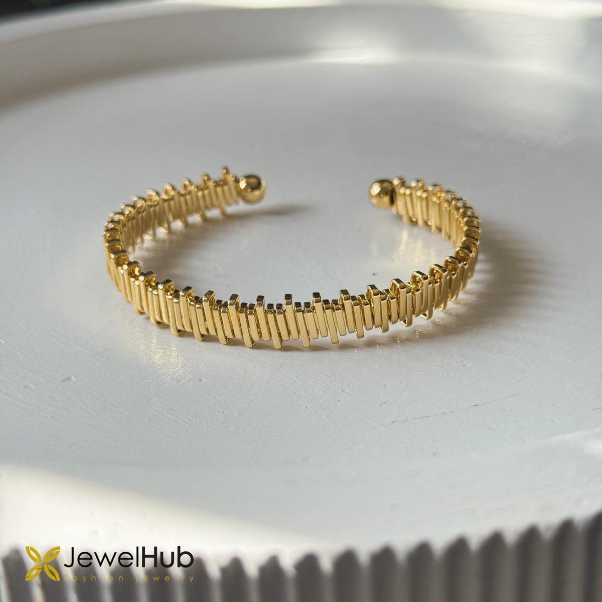 Elegant Gold Bar Bangle