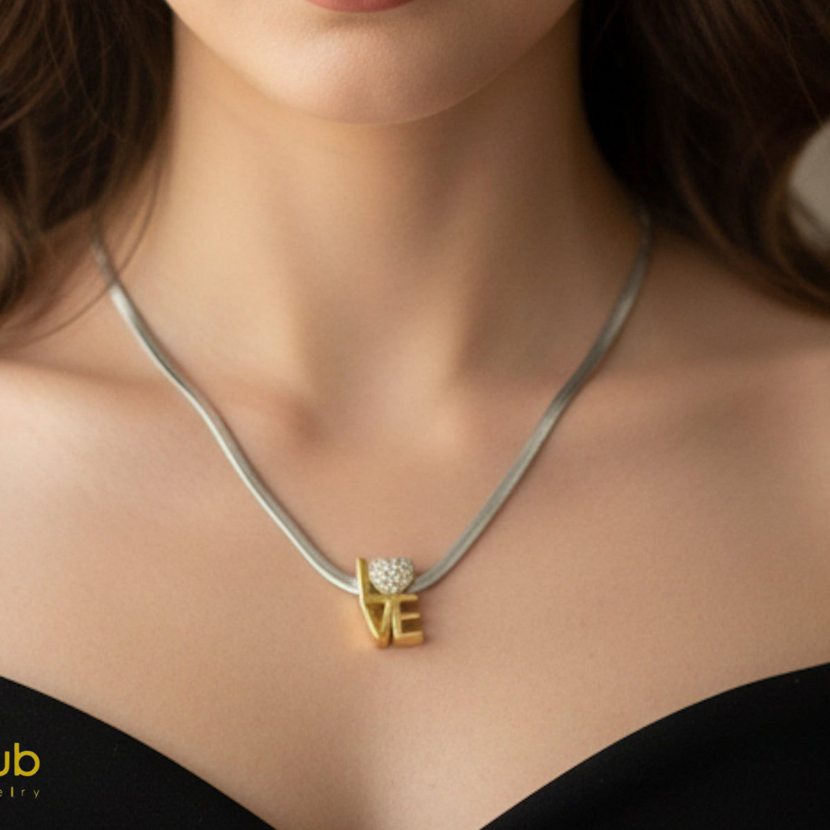 ظهرت قلادة الحب مع سلسلة الأفعى