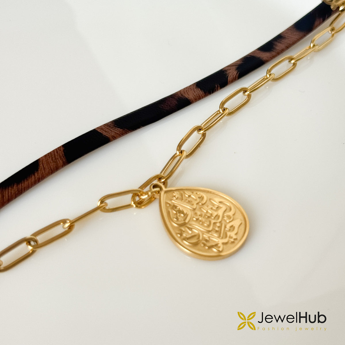 ولنا في الخيال حياة Bracelet
