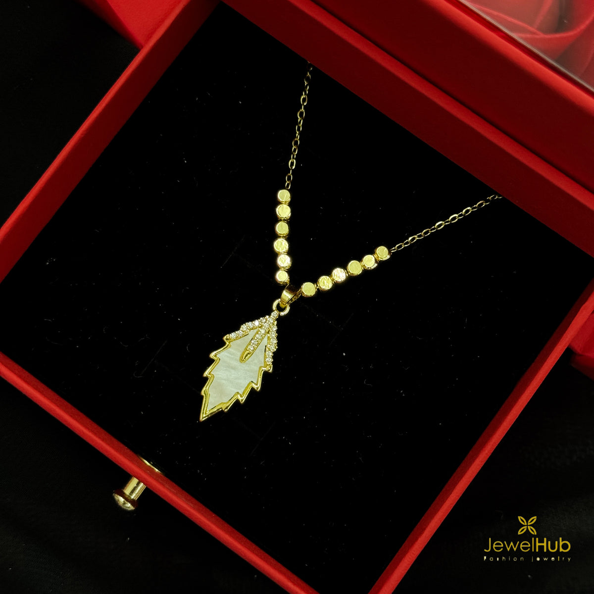 V-Leaf Shine Necklace