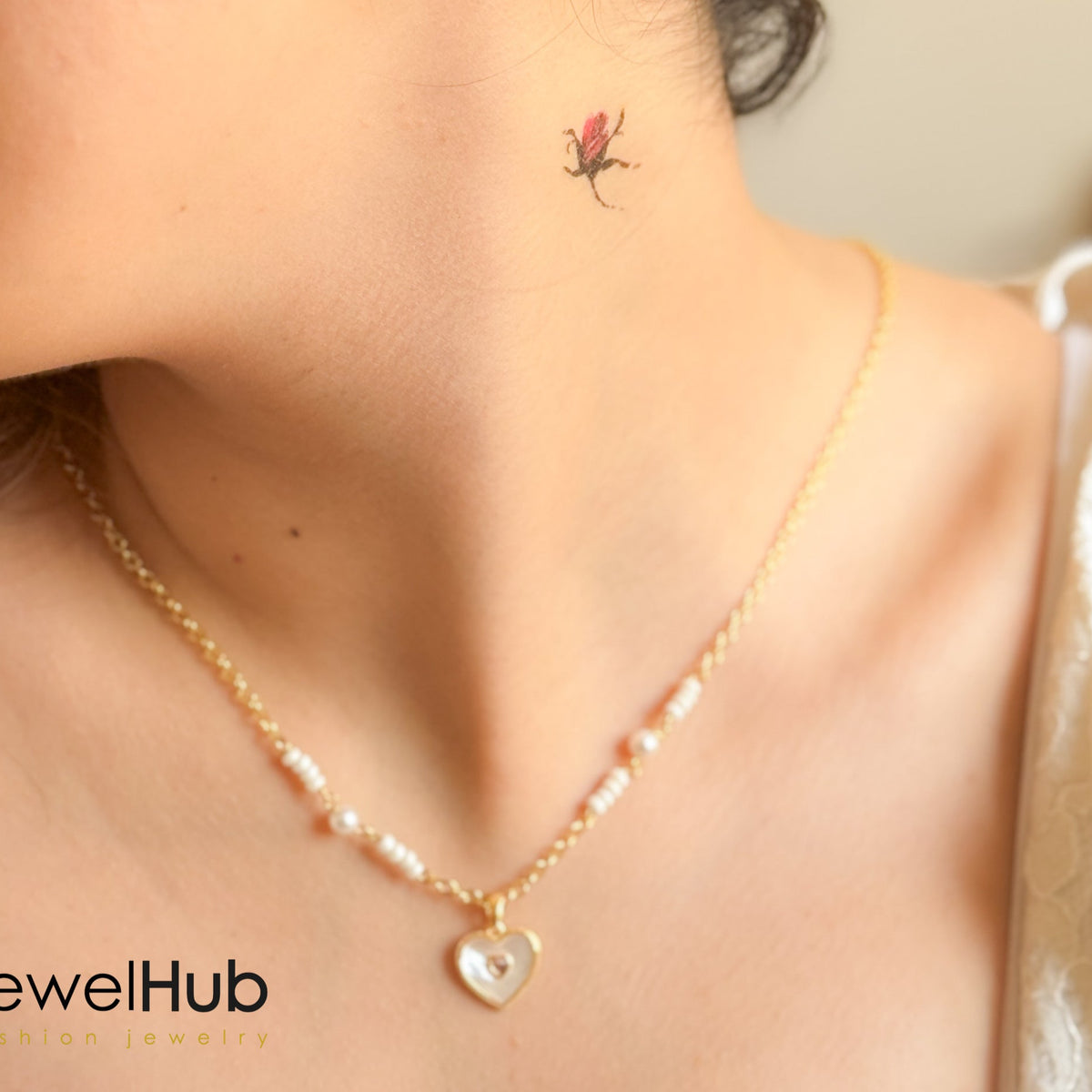 الذهب مطرز القلب قلادة