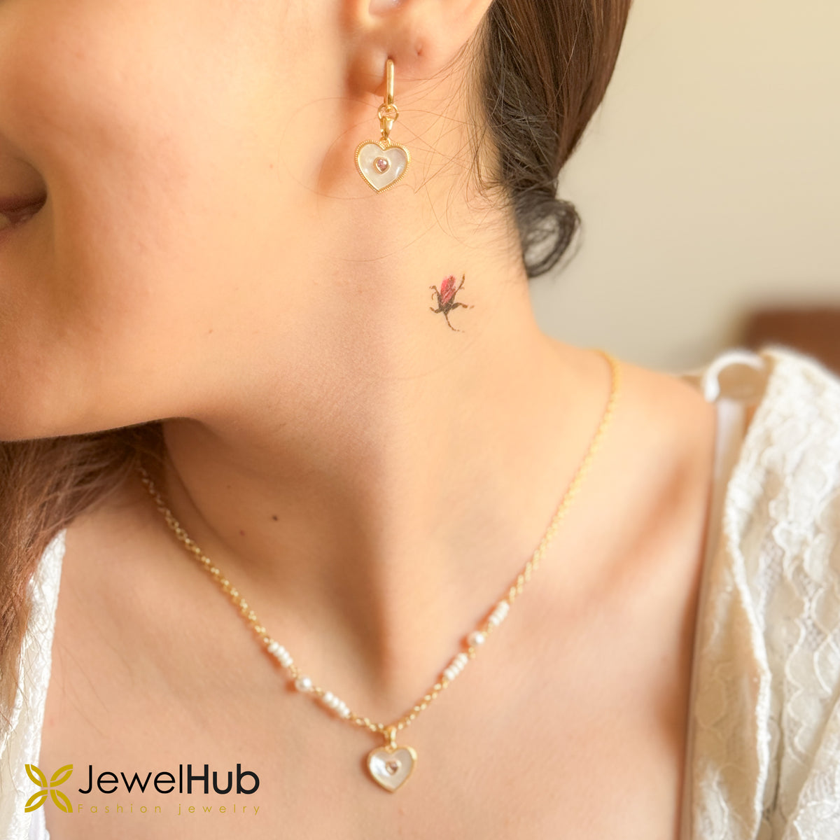 مجموعة قلب مطرز بالذهب