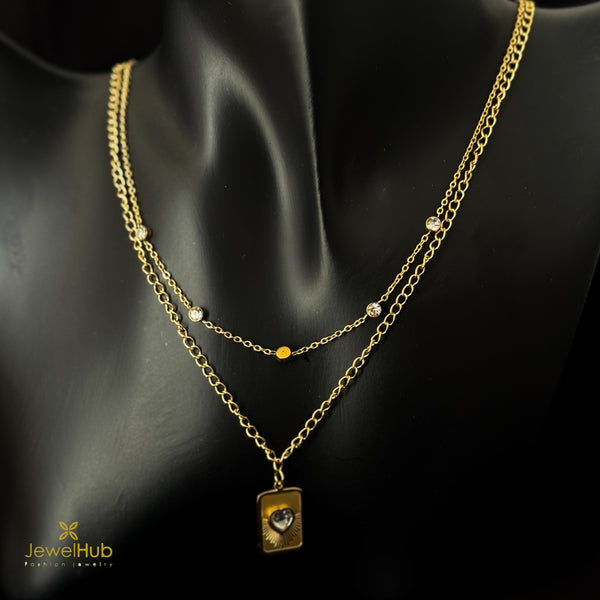 قلادة بإطار على شكل قلب كريستالي