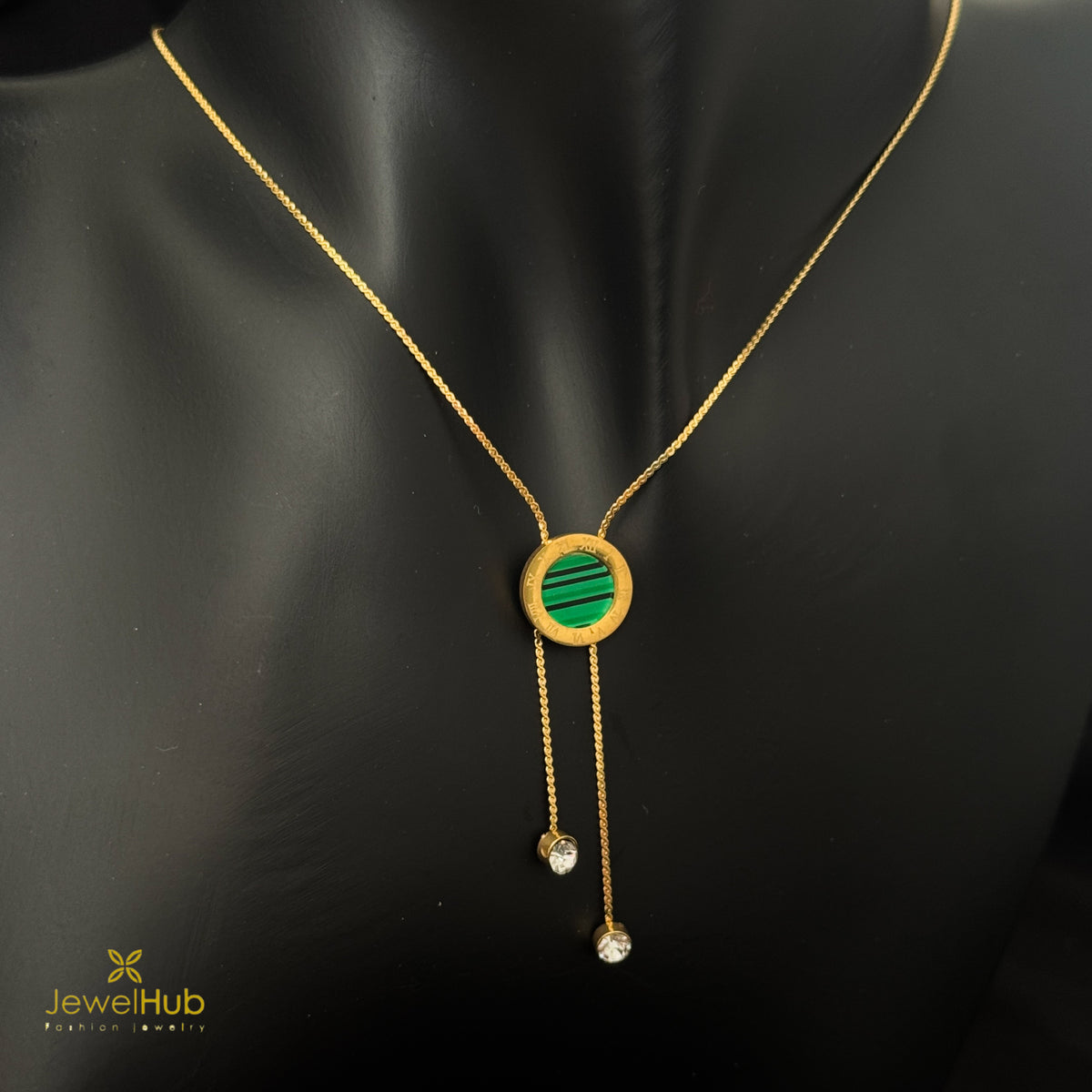 قلادة مدار الزمرد