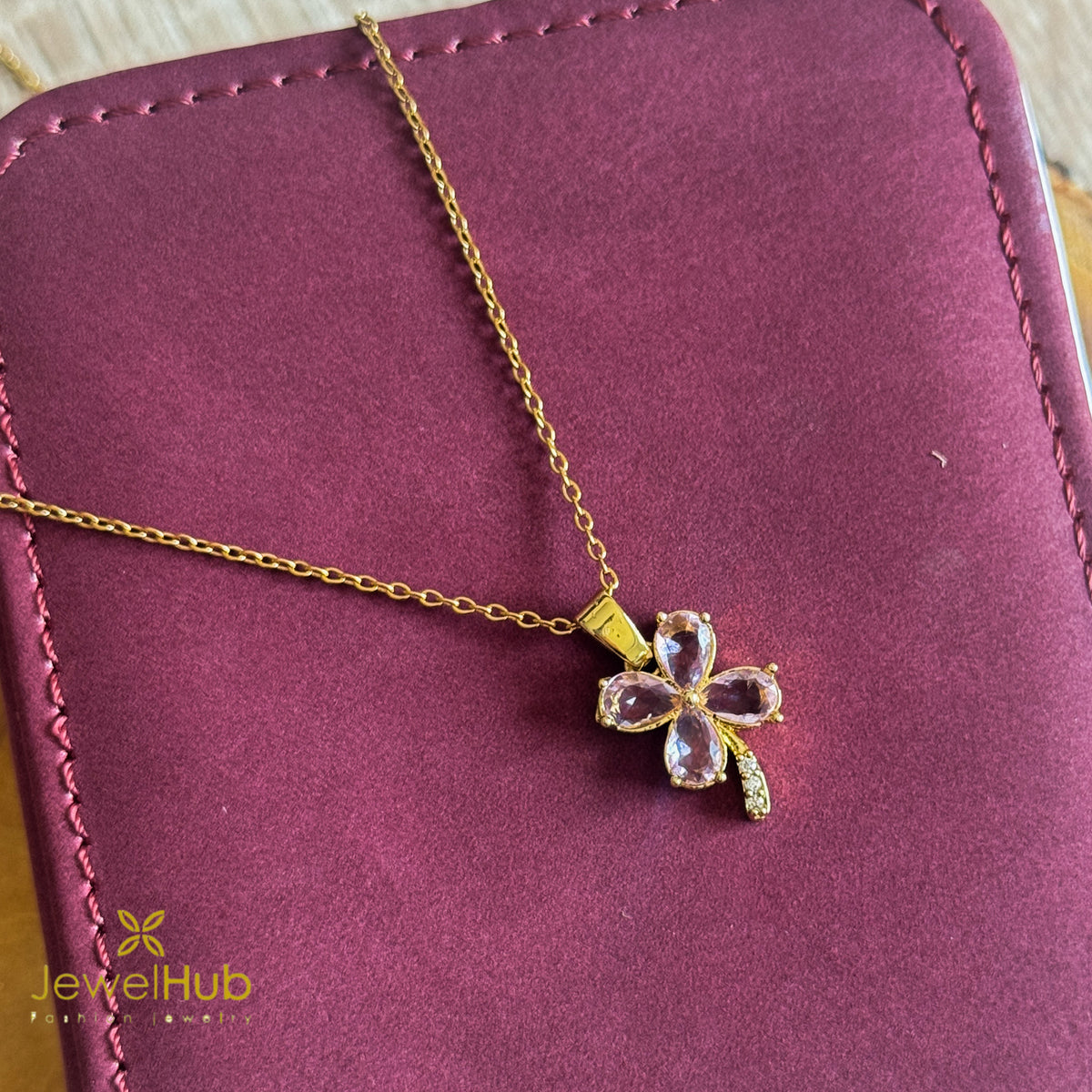 قلادة كريستال ورقة الحظ