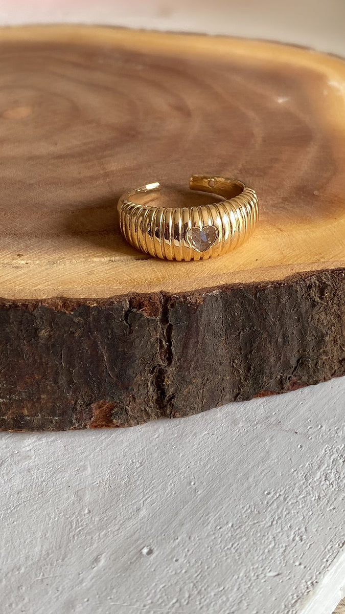 Heart Ribbed Ring