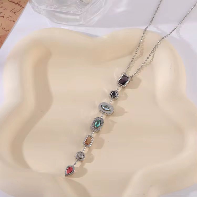 قلادة على شكل حرف Y ملونة مع أحجار الزركون متعددة الألوان