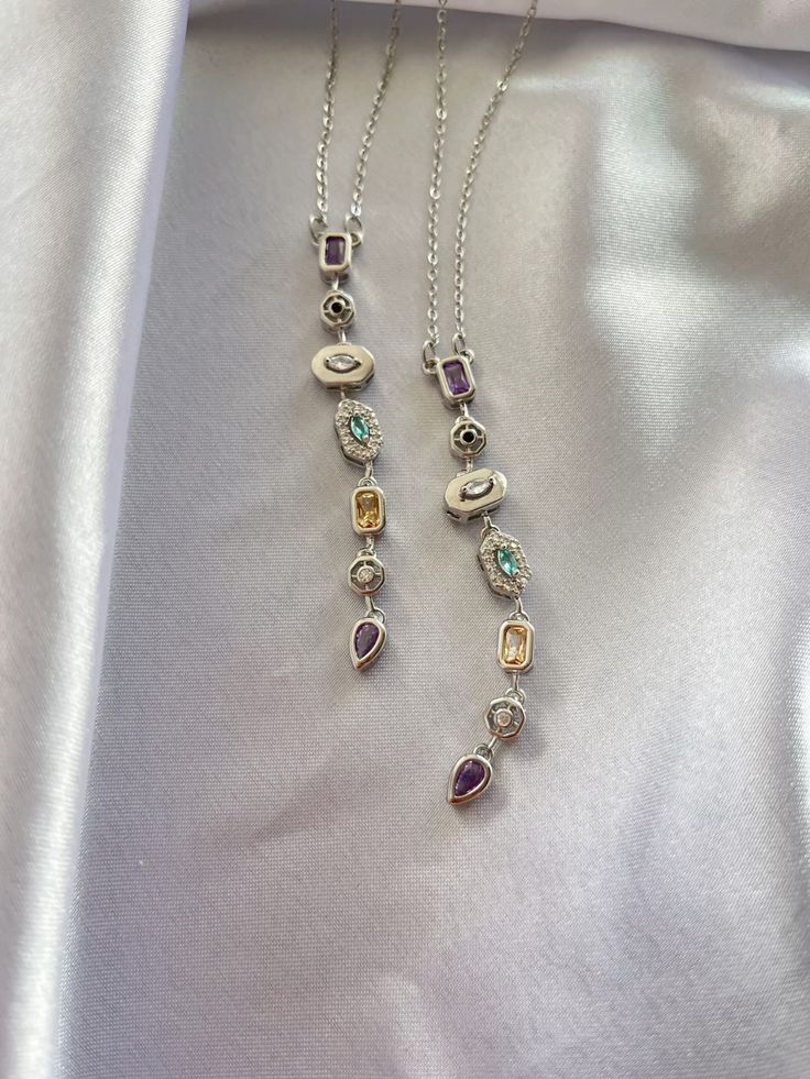 قلادة على شكل حرف Y ملونة مع أحجار الزركون متعددة الألوان