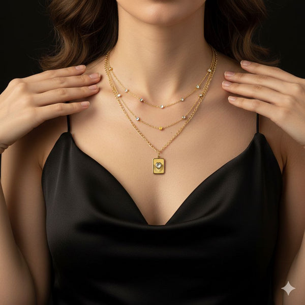 قلادة بإطار على شكل قلب كريستالي