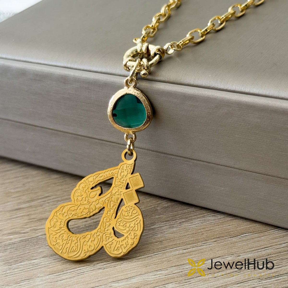 قل Necklace