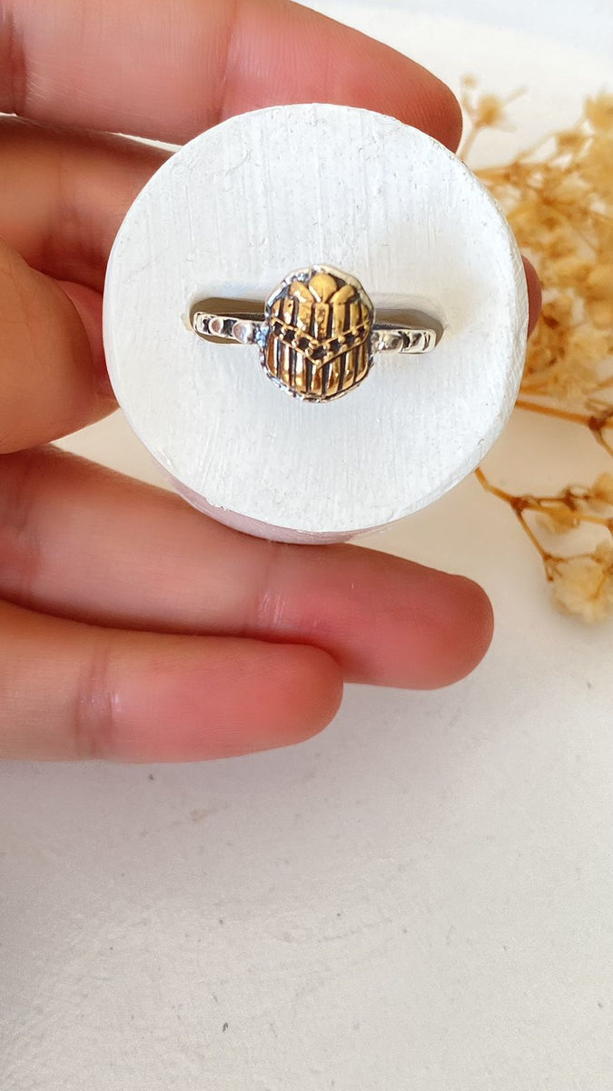 خاتم الجعران الذهبي من الفضة الإسترليني