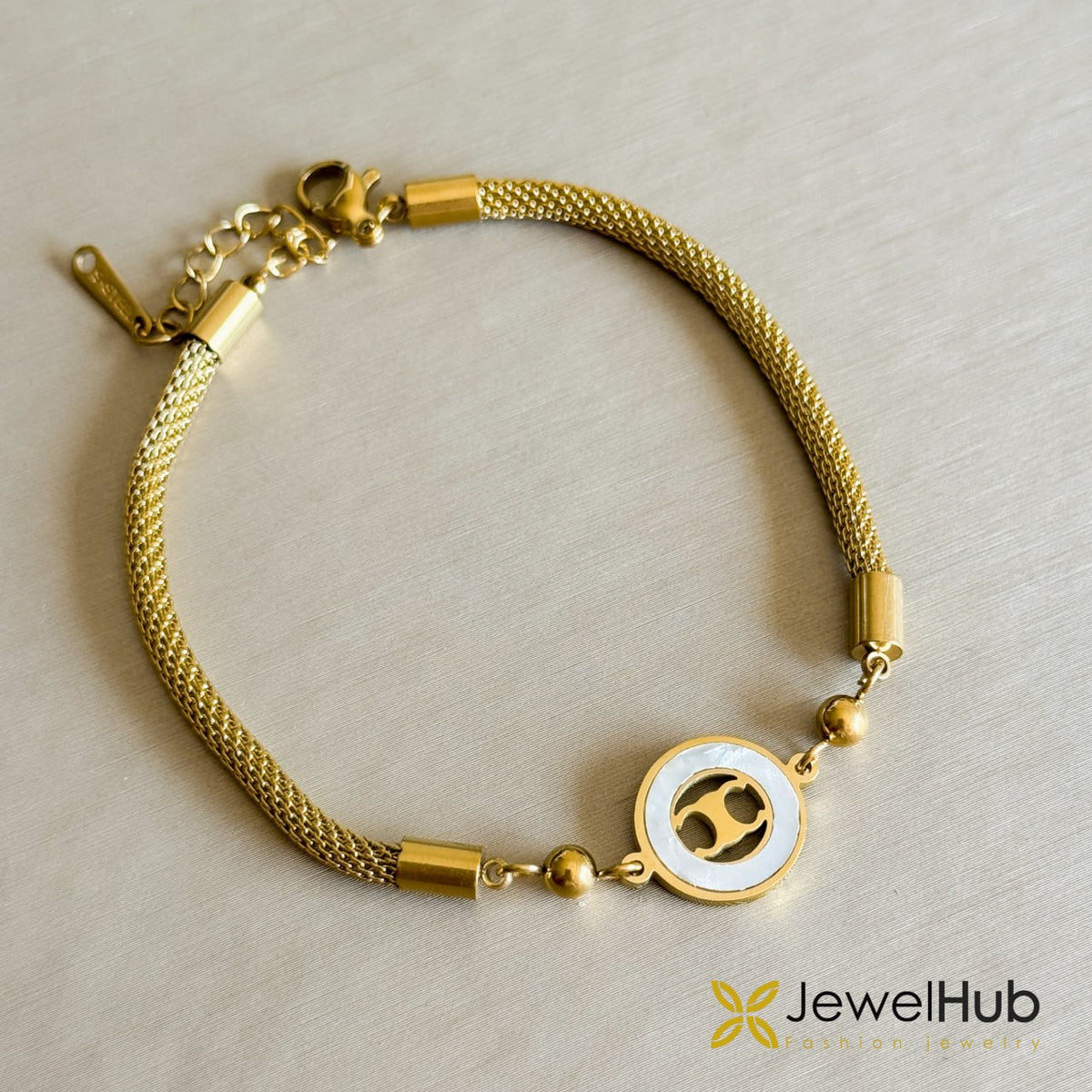 Cylindrical Link with Halo Bracelet
