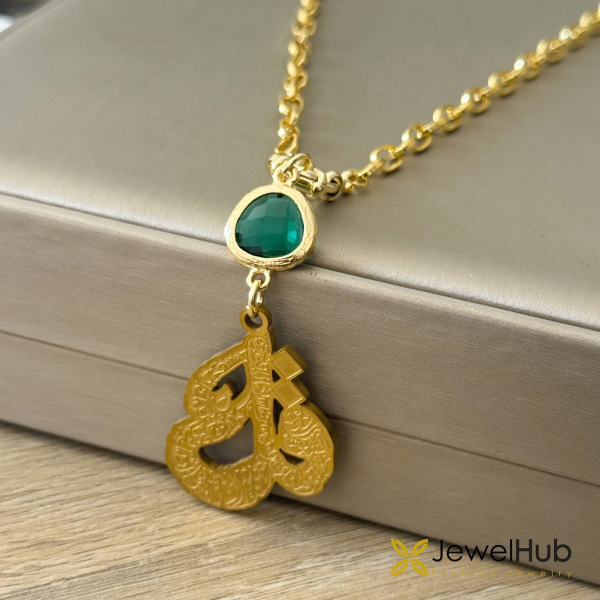 قل Necklace