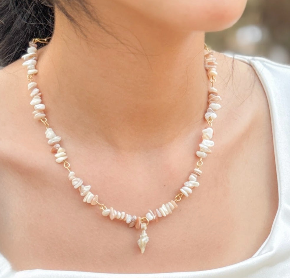 White Chip Beaded Necklace with Shell Pendant