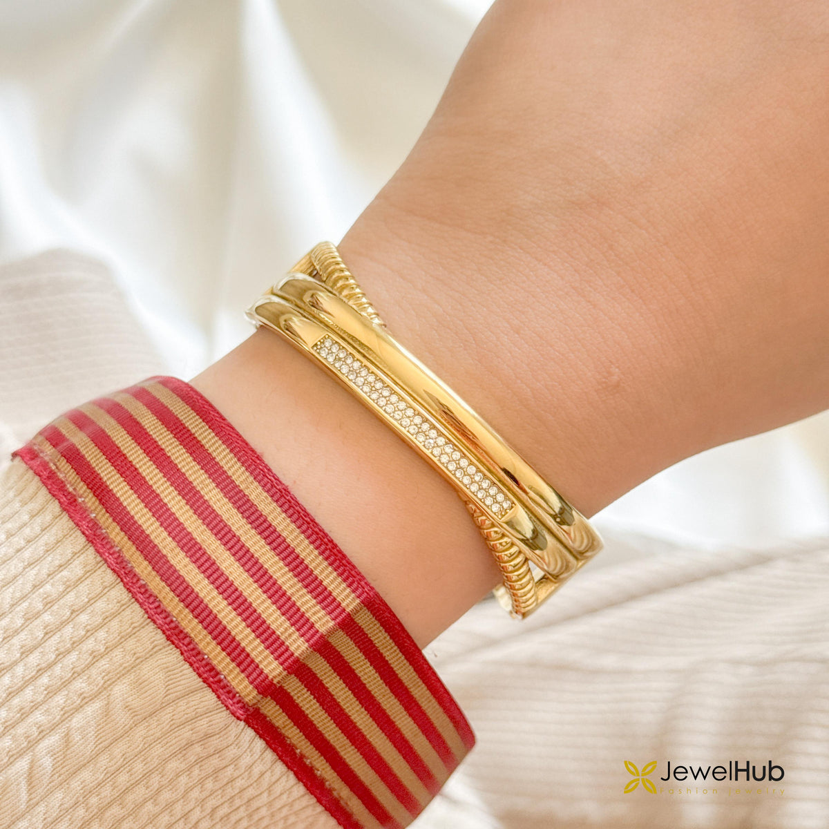Elegant Gold-plated crystal cuff Bangle