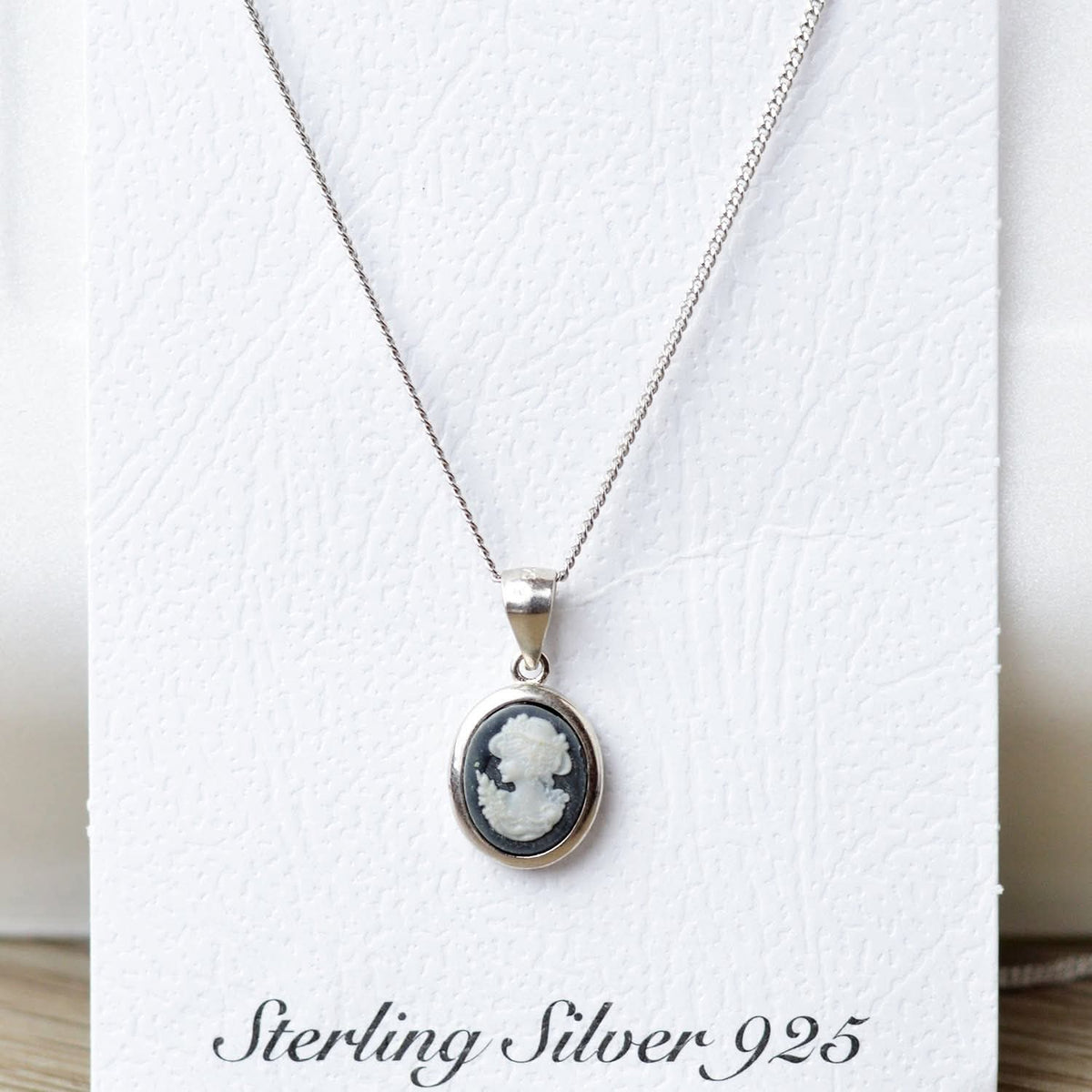 Vintage Oval Cameo Pendant Necklace