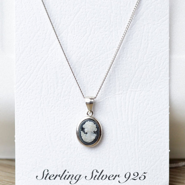 Vintage Oval Cameo Pendant Necklace