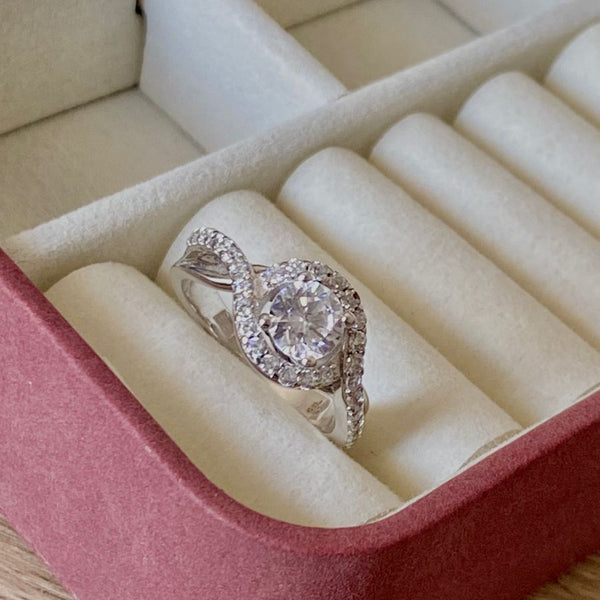 Brilliant Round Cut Halo Ring with Twist Band