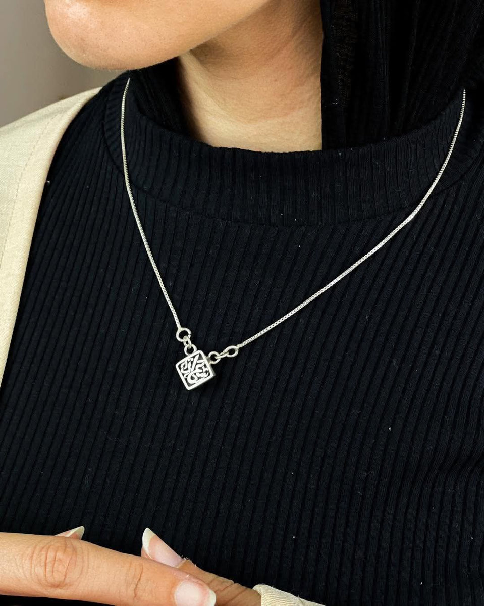 Geometric  Square Pendant Necklace – Fine Silver Tone Chain سعادة