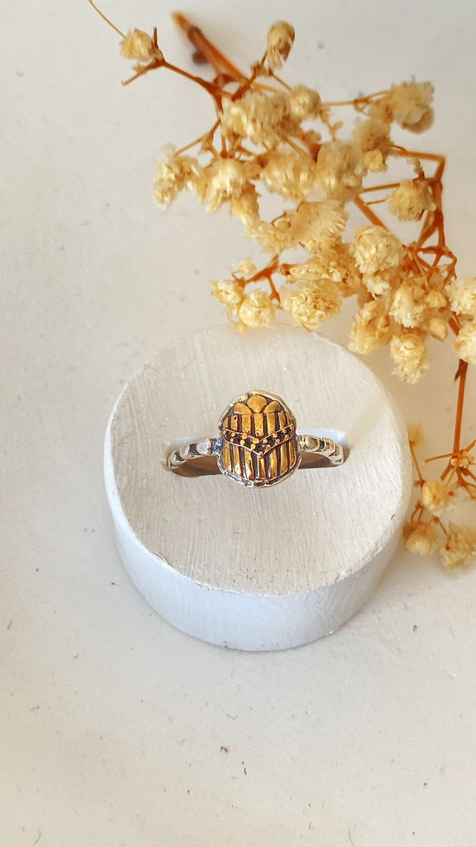 خاتم الجعران الذهبي من الفضة الإسترليني