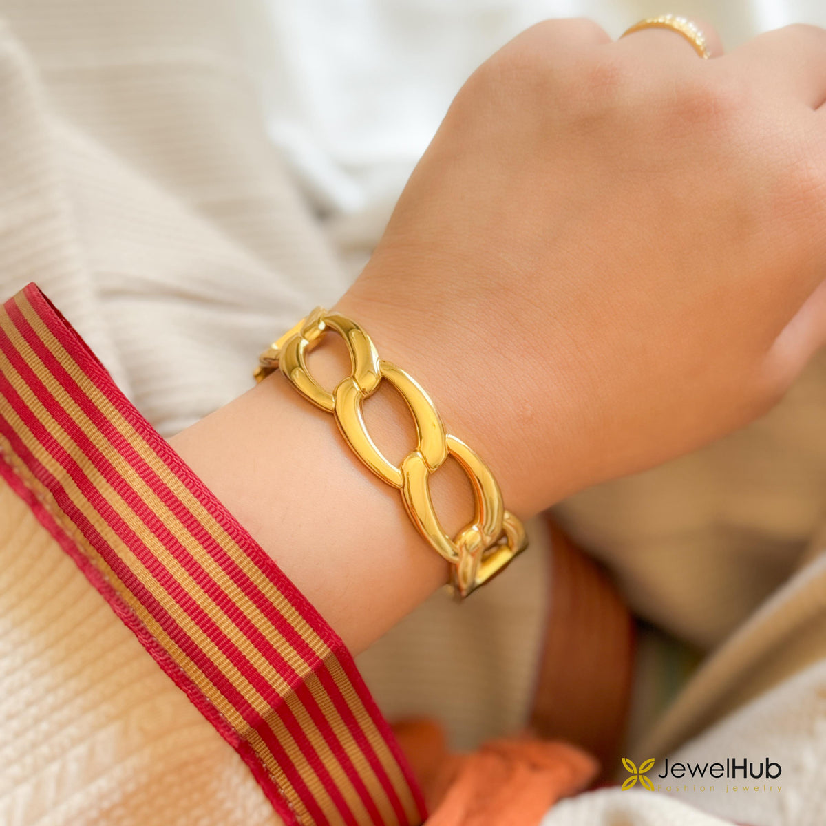 Bold Oval Chain Cuff