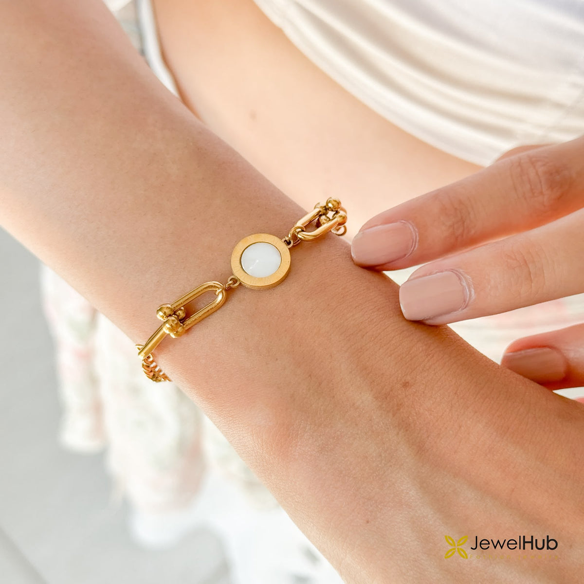 Golden Pearl & Link Medallion Bracelet