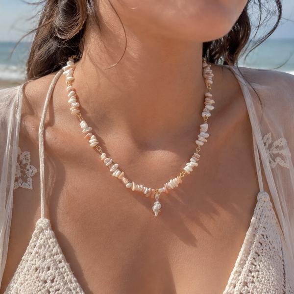 White Chip Beaded Necklace with Shell Pendant