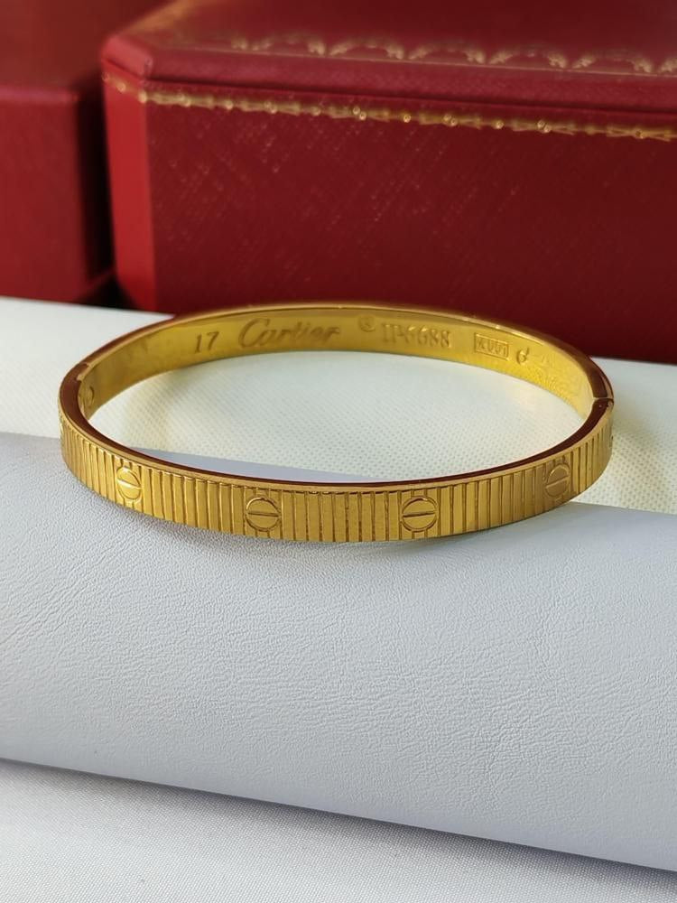 Vertical Line Gold Bangle